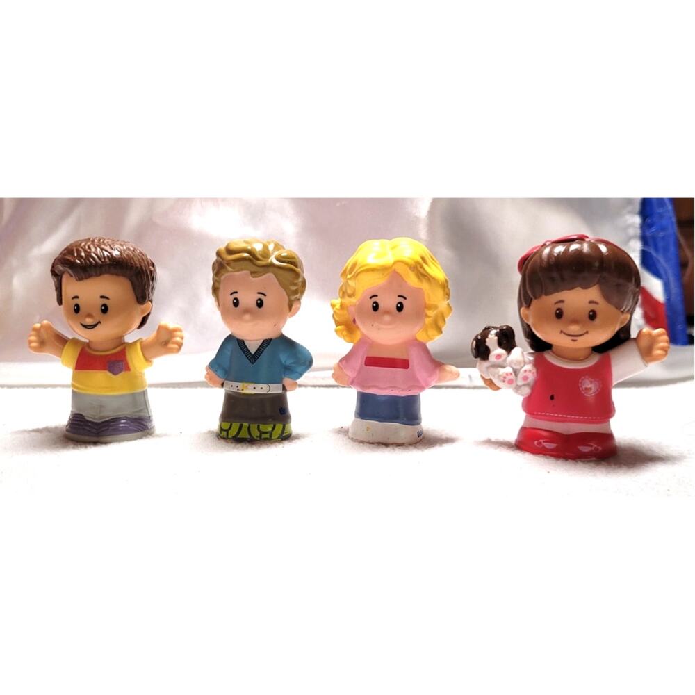 Fisher Price Little People 4 pc Lot Mom Dad Son Daughter Mia Family Kids Toy